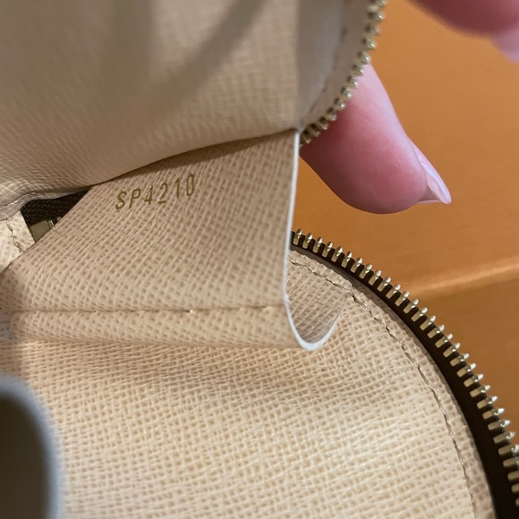 Louis Vuitton Coin Purse - Picture 4 of 4